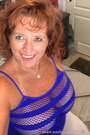 dawn-marie-selfie-stick-f001